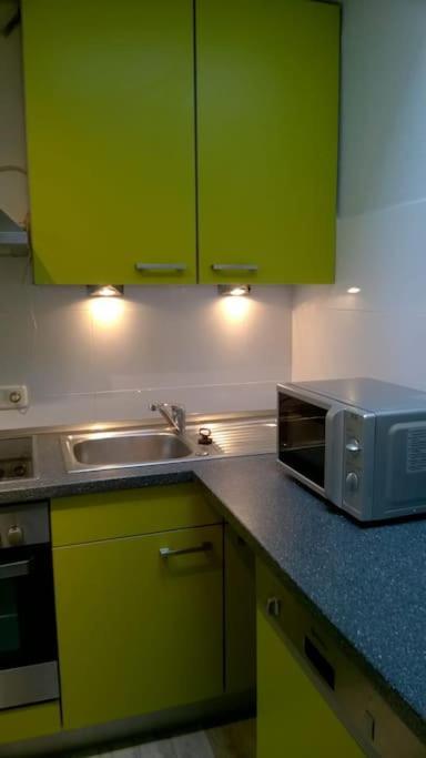 Toll Apartment Mit Privatem Eingang Free Parking Slbst Check-In Netflix 30 Zone Ruhig Duisburgo Exterior foto