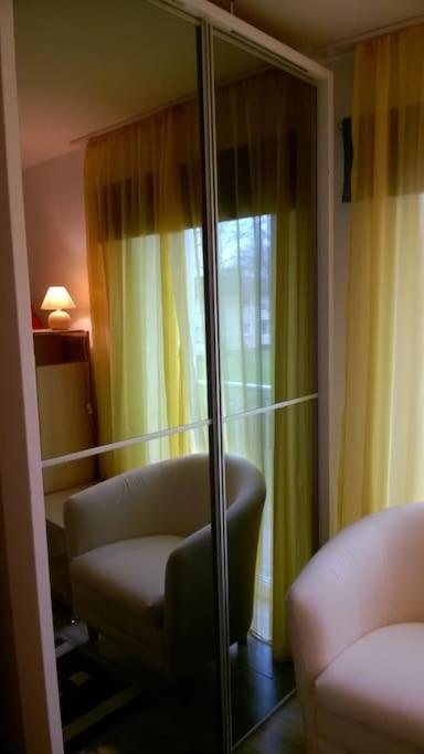 Toll Apartment Mit Privatem Eingang Free Parking Slbst Check-In Netflix 30 Zone Ruhig Duisburgo Exterior foto