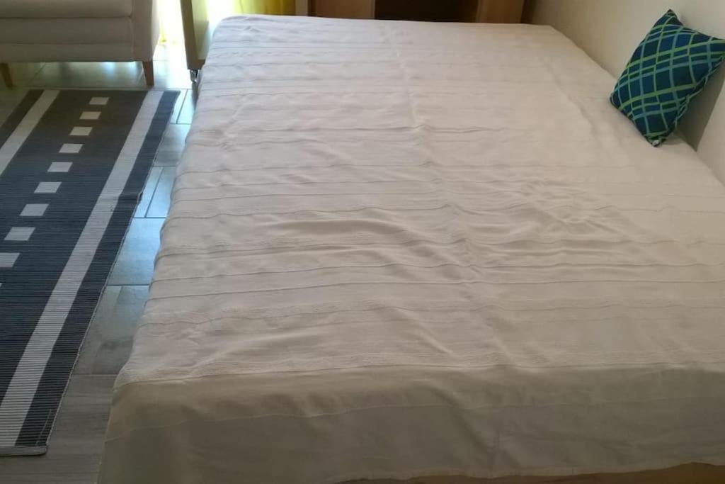 Toll Apartment Mit Privatem Eingang Free Parking Slbst Check-In Netflix 30 Zone Ruhig Duisburgo Exterior foto