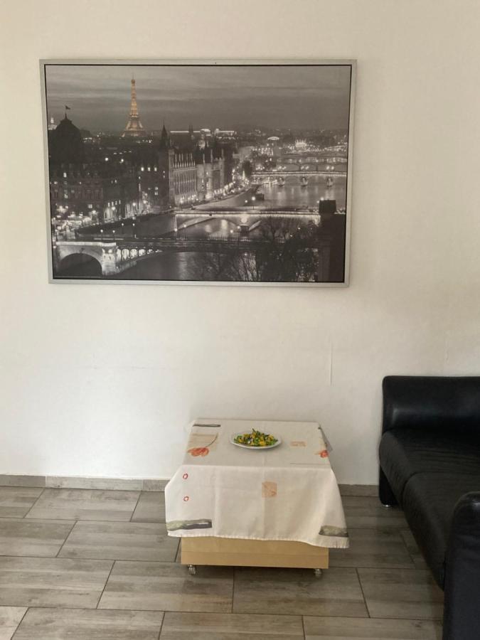 Toll Apartment Mit Privatem Eingang Free Parking Slbst Check-In Netflix 30 Zone Ruhig Duisburgo Exterior foto