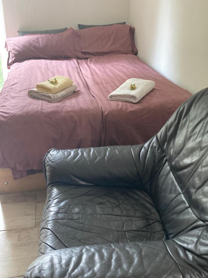 Toll Apartment Mit Privatem Eingang Free Parking Slbst Check-In Netflix 30 Zone Ruhig Duisburgo Exterior foto
