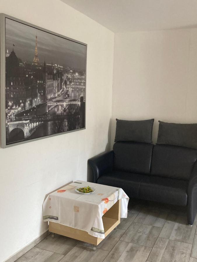 Toll Apartment Mit Privatem Eingang Free Parking Slbst Check-In Netflix 30 Zone Ruhig Duisburgo Exterior foto