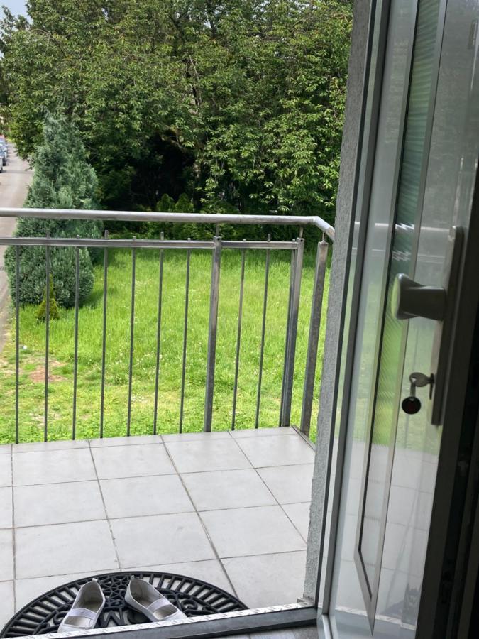 Toll Apartment Mit Privatem Eingang Free Parking Slbst Check-In Netflix 30 Zone Ruhig Duisburgo Exterior foto